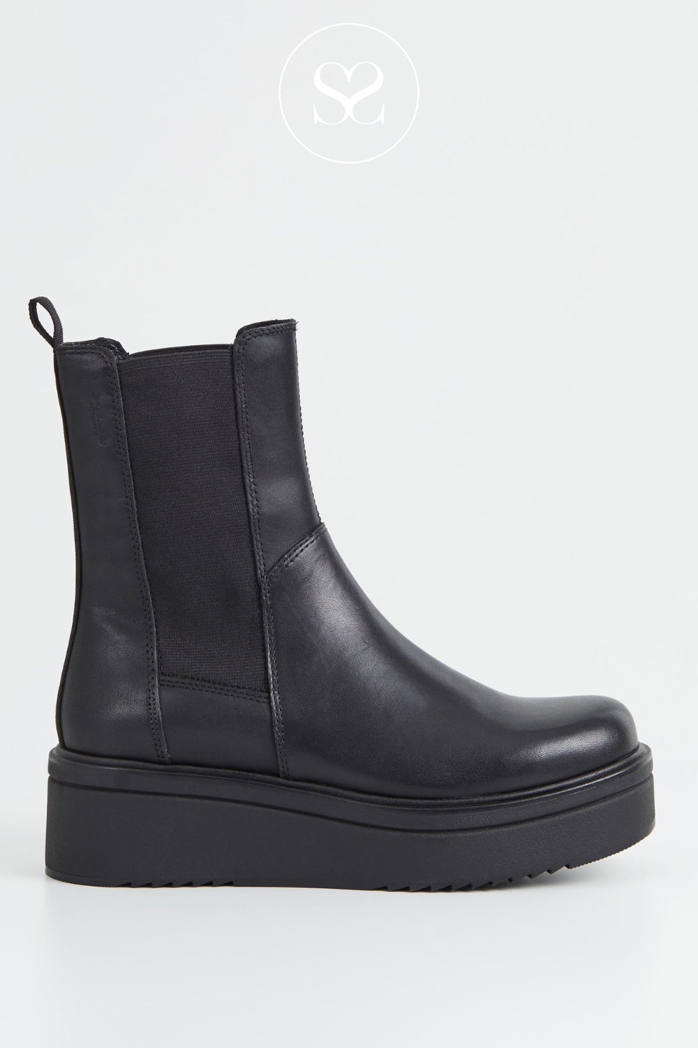 Vagabond Tara Chunky chelsea boot in black leather with platform wedge sole