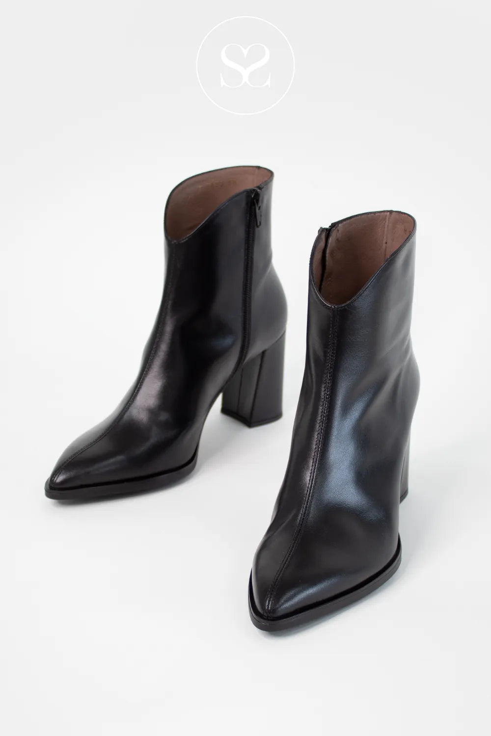 WONDERS BLACK POINTED TOE HIGH HEELED ANKLE BOOTS M-5430 FOR WOMMEN MADE WITH SOFT SPANISH LEATHER FOR ALL DAY COMFORT