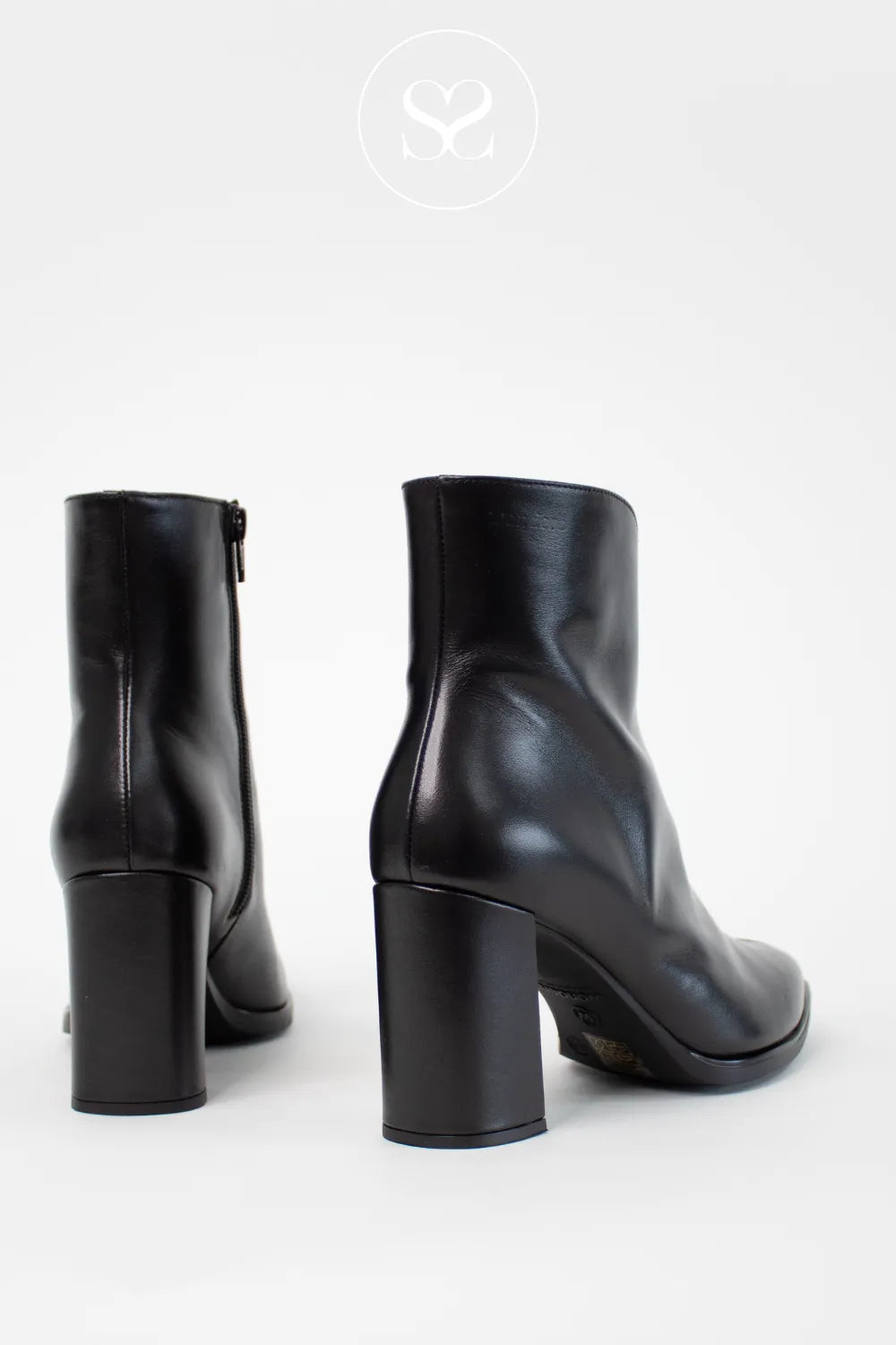 WONDERS BLACK POINTED TOE HIGH HEELED ANKLE BOOTS M-5430 WITH LOW V CUT DETAIL