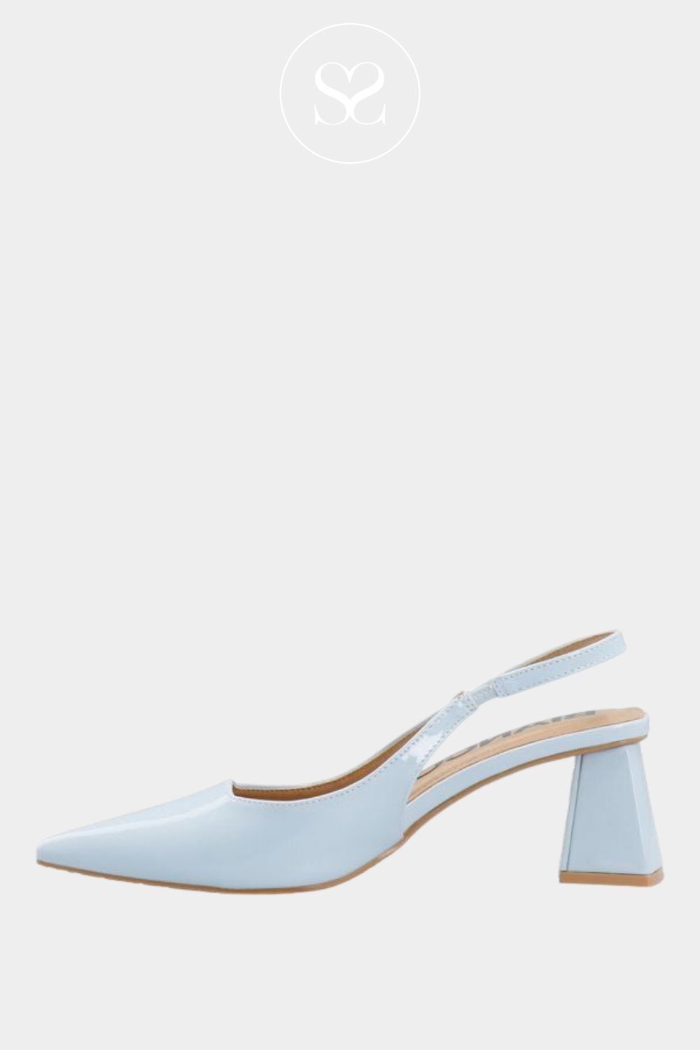 Sky blue heels. Mid heels. Block heels with angular heel, elasticated slingback and pointed toe.