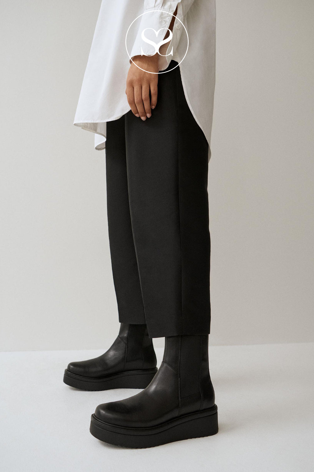 Woman wearing Vagabond Tara  4846-101-20 chunky black leather wedge boots