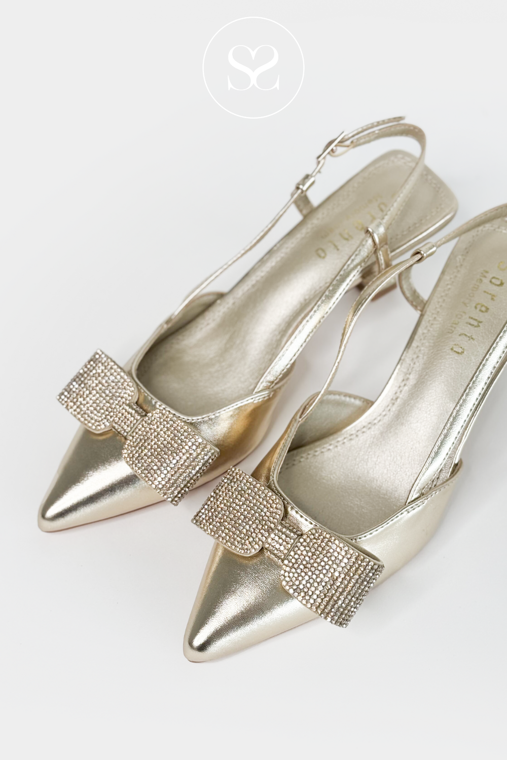 SORENTO WRIGHTS GOLD SLINGBACK SHOES WITH DIAMONTE BOW.