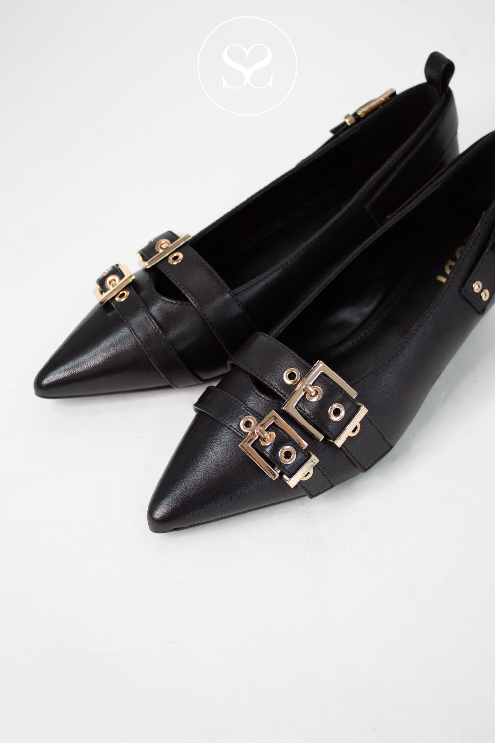 LODI BLACK KITTEN HEEL COURT WITH BUCKLES - A-ROMULO