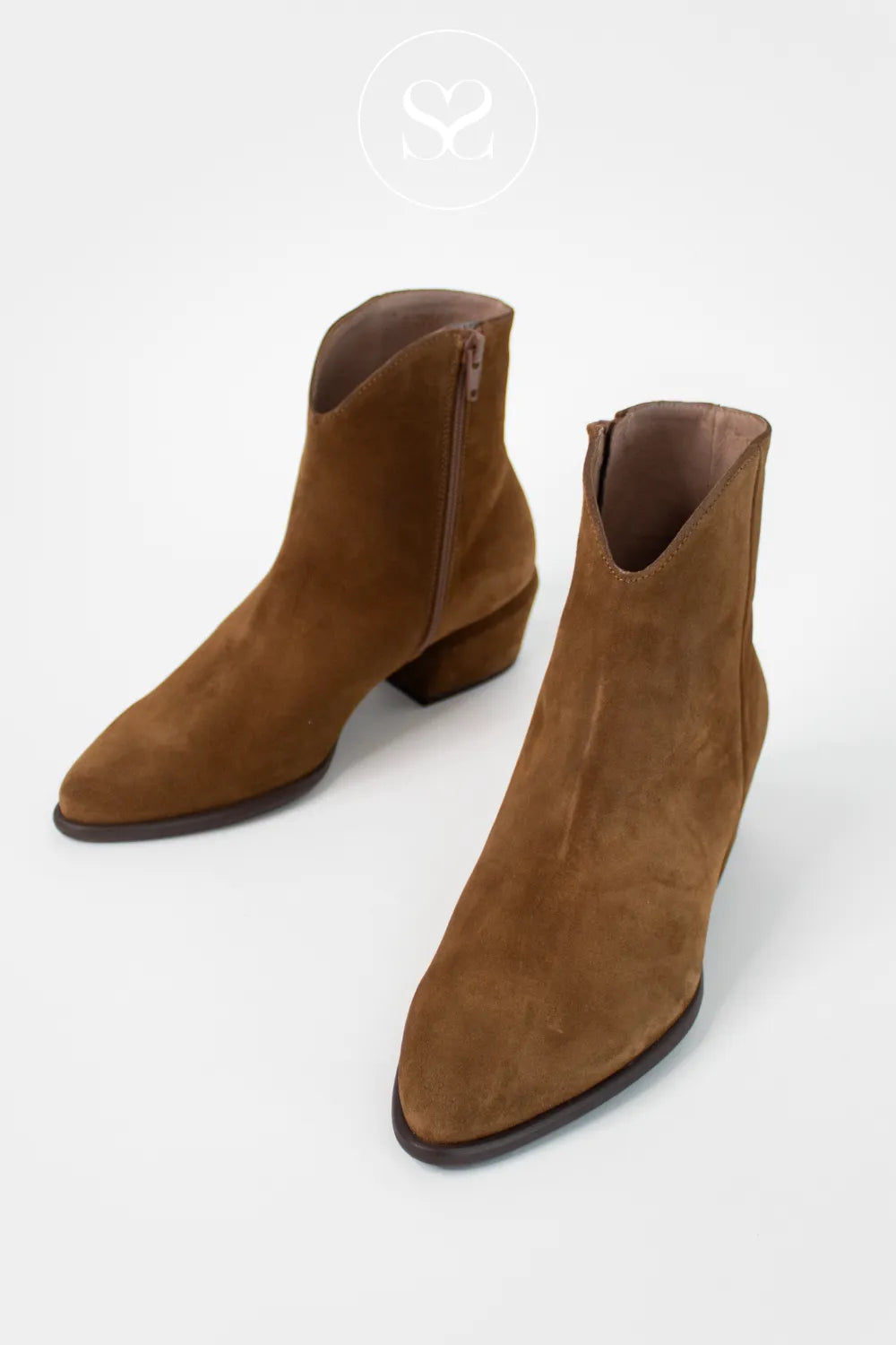 WONDERS TAN SUEDE POINTED TOE WESTERN STYLE ANKLE BOOTS D-2001 FOR WOMEN WITH POINTED TOE AND INSIDE ZIP FASTENER