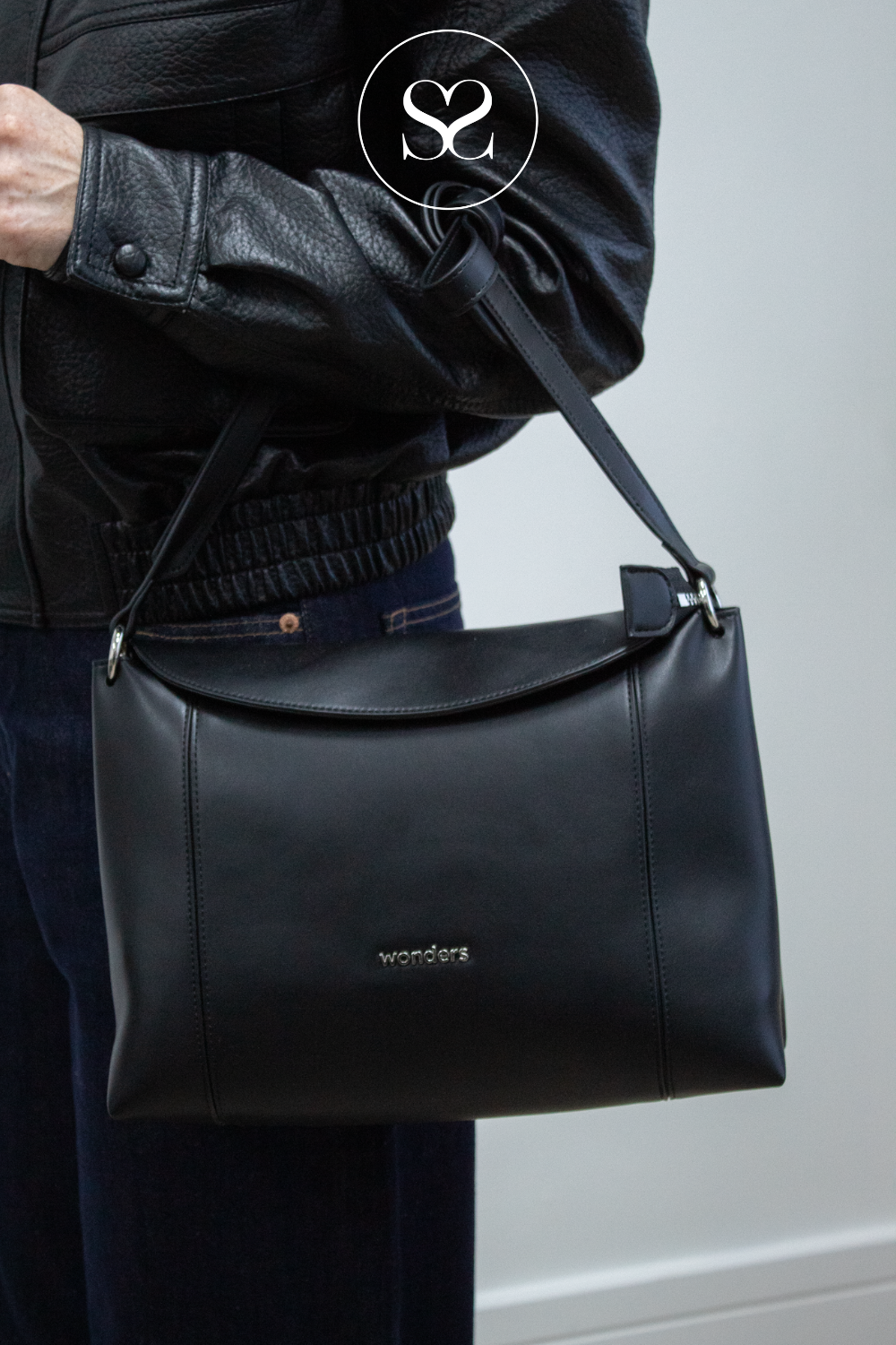 Wonders Black Leather Cross-Body Bag WB-56008