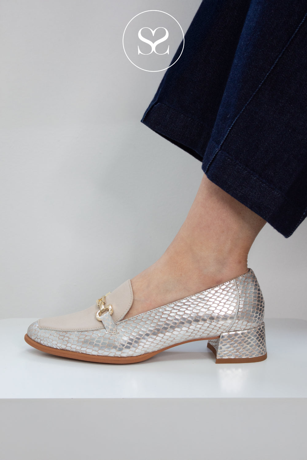 Woman wearing Wonders Champagne Croc effect Block heel Loafers C-6030