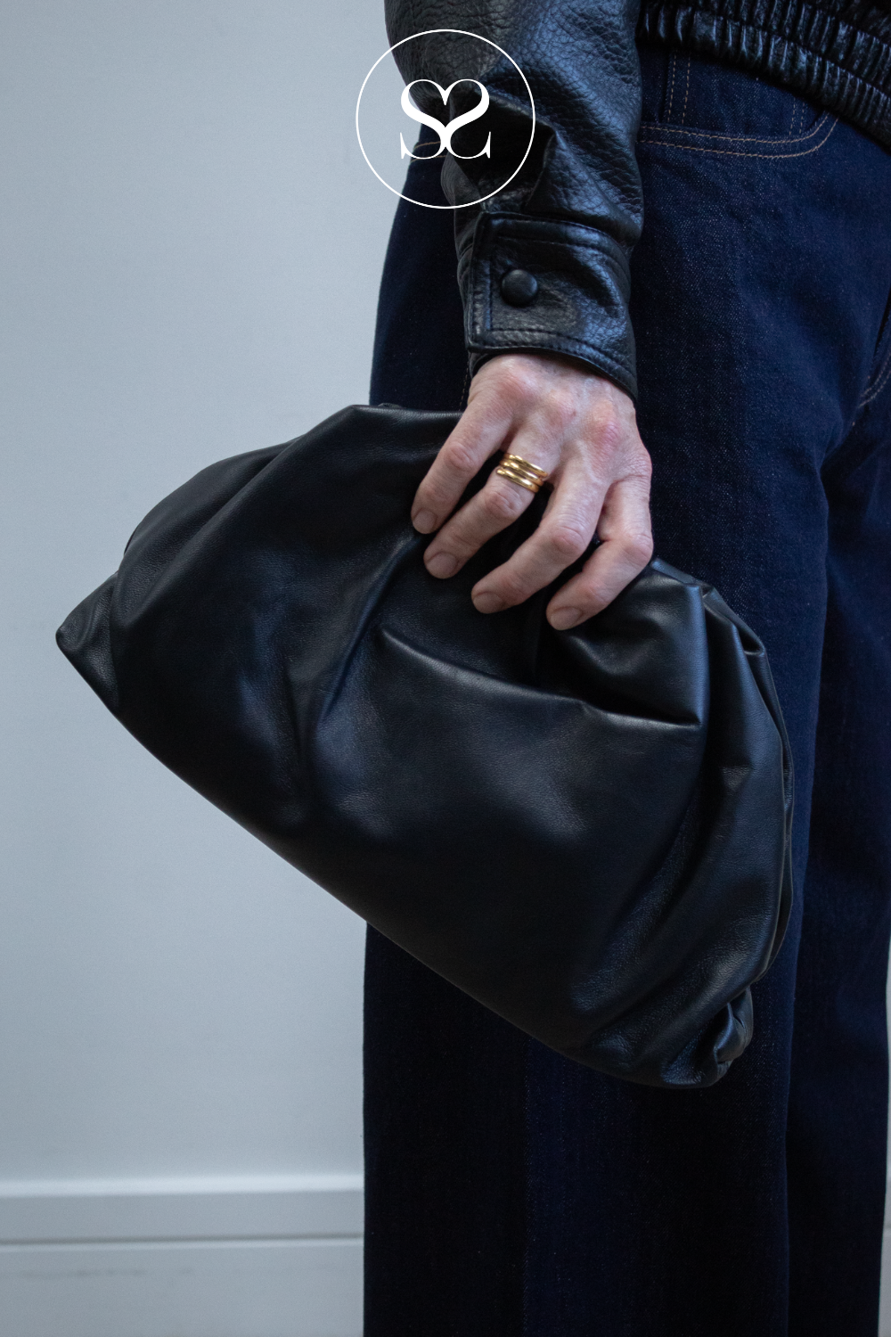 Sheneil Black Large Leather Slouch Clutch Bag - 502410