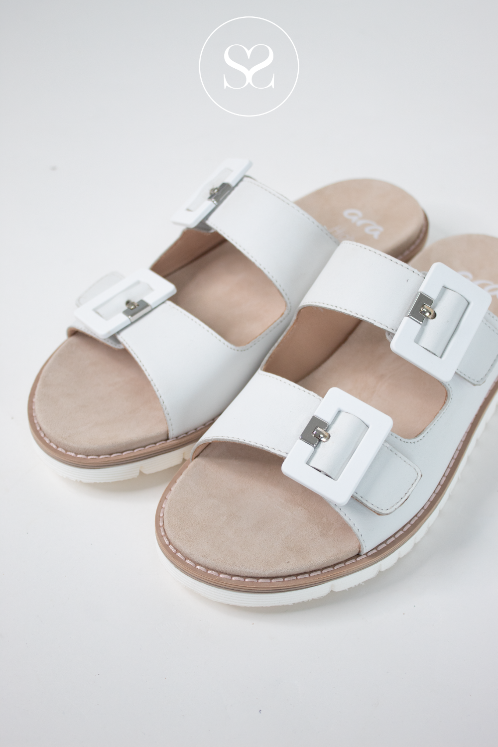 Ara white sliders. Summer sandals with two thick straps across the foot with adjustable buckles and cushioned insole. Non slip sole. Comfortable everyday sandals.
