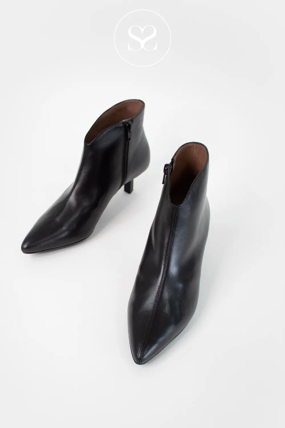 WONDERS BLACK POINTED TOE ANKLE BOOTS G-7120 FOR WOMEN MADE WITH SOFT SPANISH LEATHER FOR EVERY DAY COMFORT