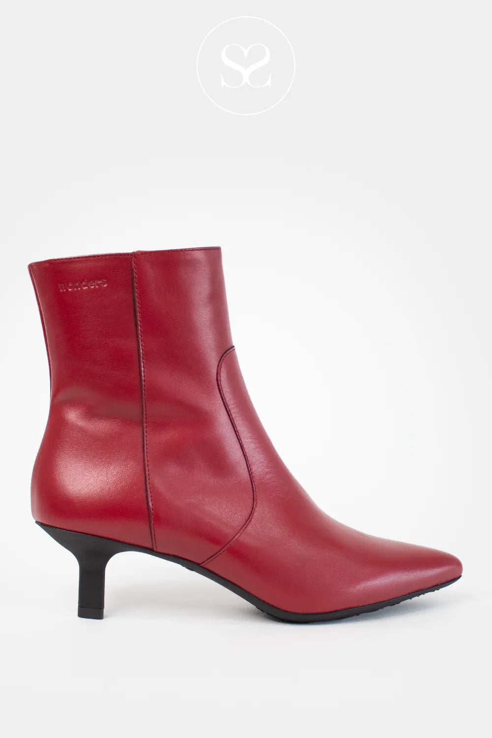 WONDERS RED POINTED TOE KITTEN HEEL ANKLE BOOTS G-7111