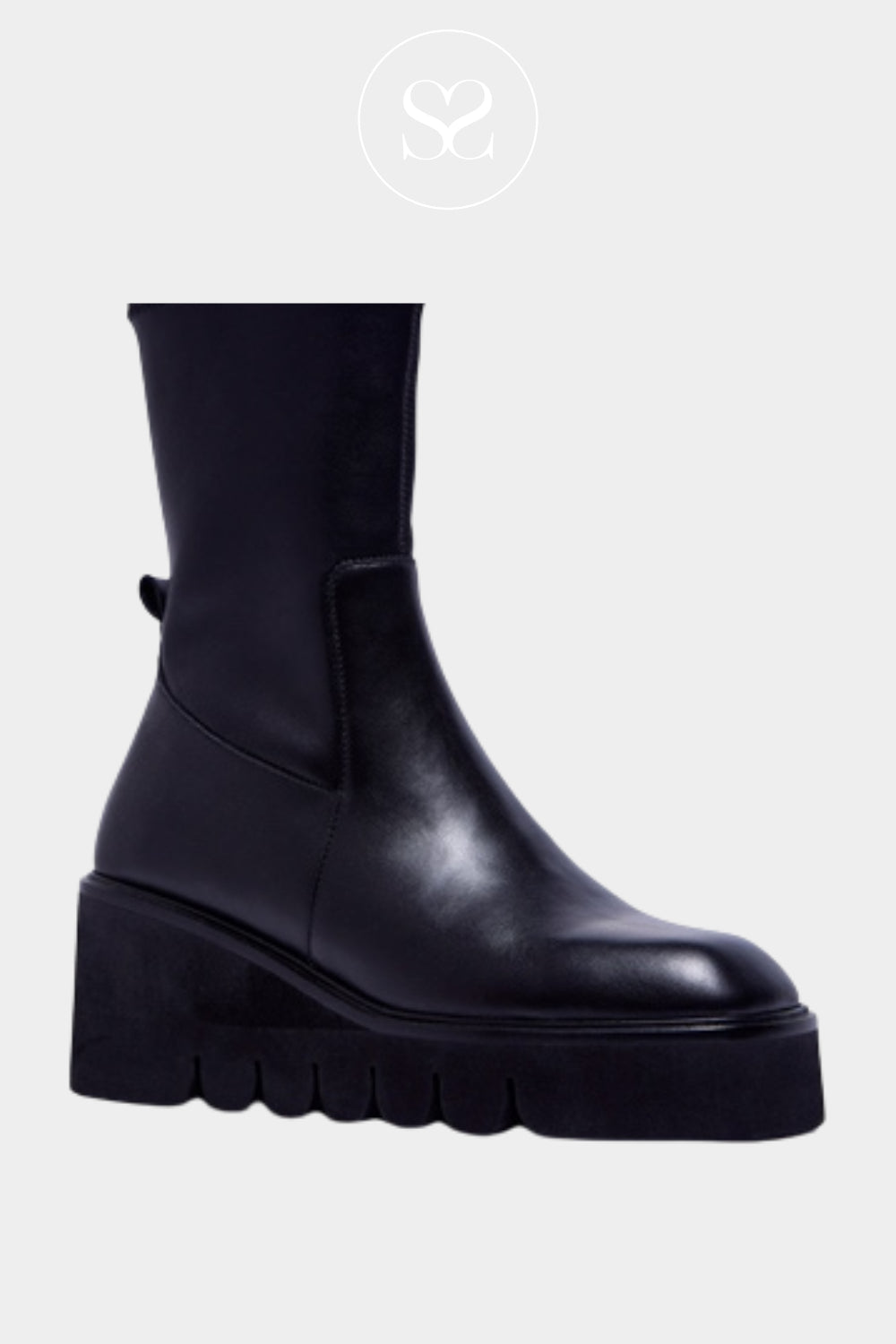 CARL SCARPA BLACK LEATHER PULL ON WEDGE ANKLE BOOTS ARIELLA
