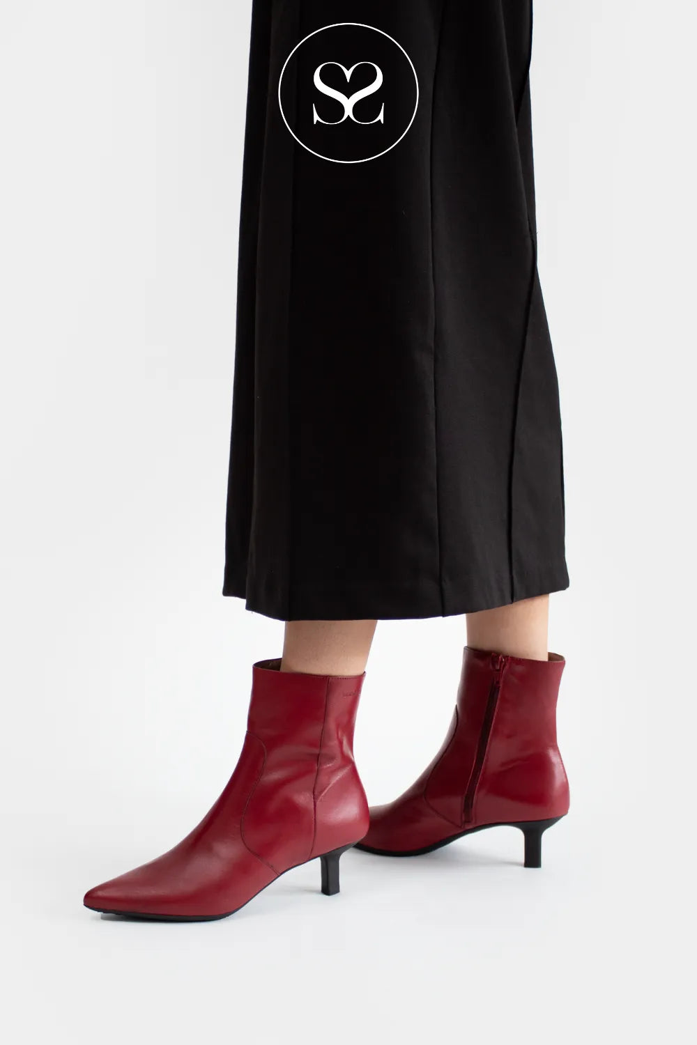 WONDERS RED POINTED TOE KITTEN HEEL ANKLE BOOTS G-7111 WITH INSIDE ZIP AND POINTED TOE