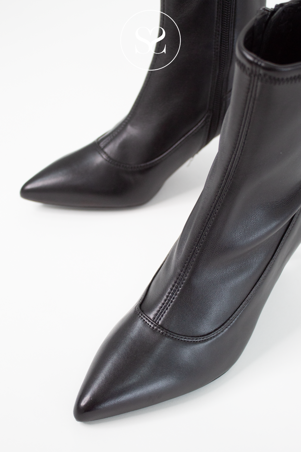 Unisa pointed toe ankle boots with side zip