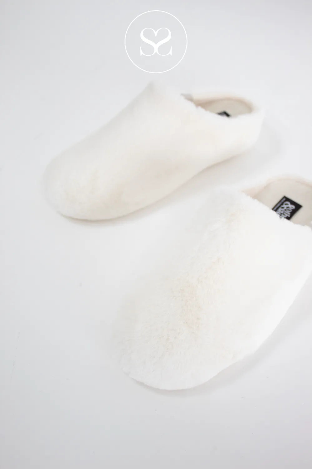 ANOTHER STEP WHITE FAUX FUR SLIDER SLIPPERS 06068015