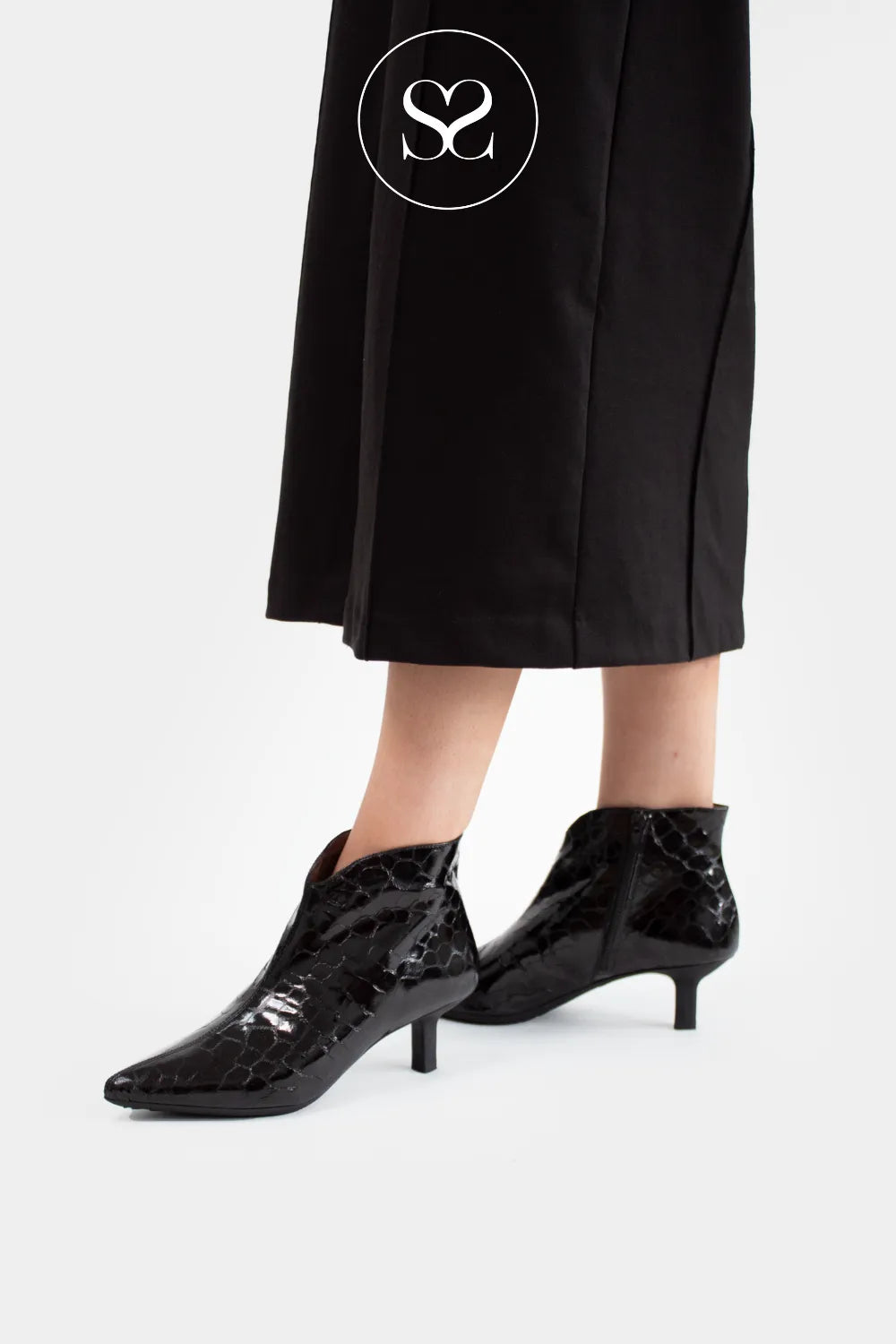 WONDERS BLACK PATENT CROC EFFECT POINTED TOE ANKLE BOOTS G-7120 FOR WOMEN WITH KITTEN HEEL AND LOW V CUT DETAIL