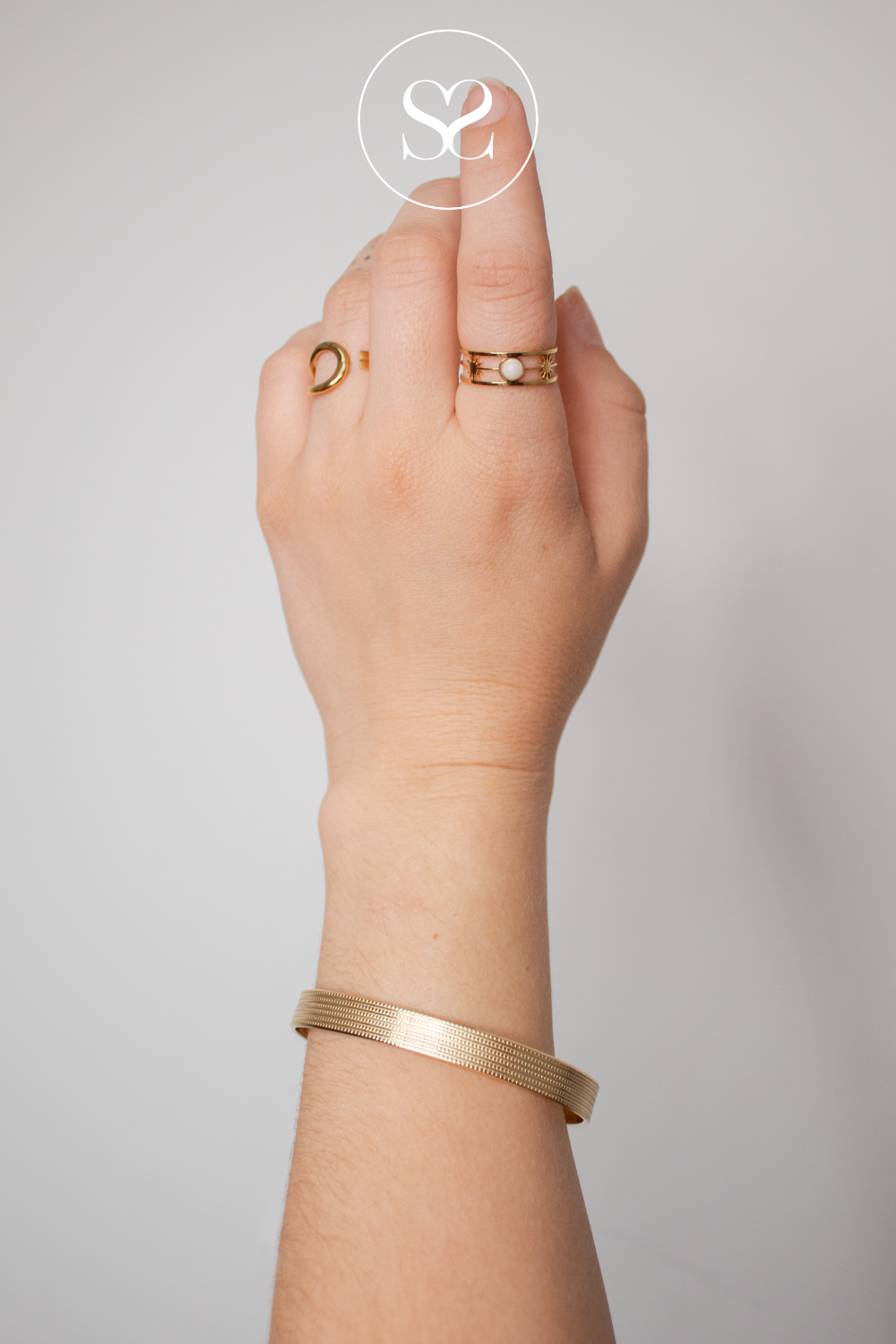 EMMY 01 GOLD CHUNKY ADJUSTABLE BANGLE