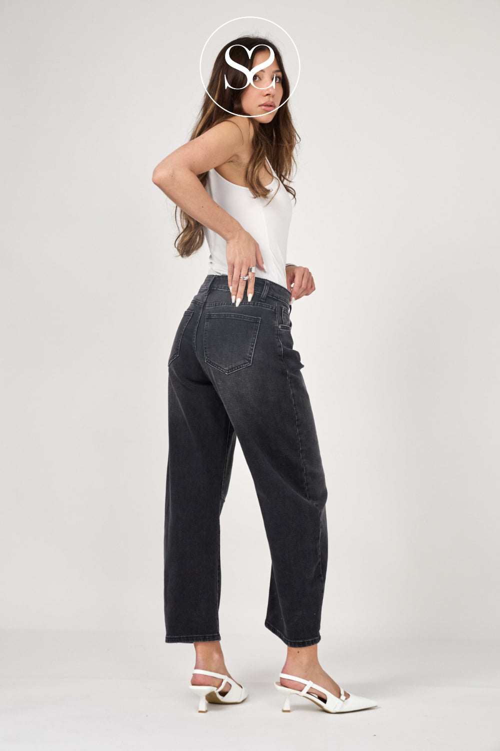 Black Cropped Barrel Jeans - Livia
