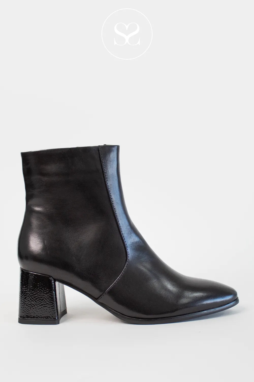 black leather ankle boots from Regarde le ciel with block heel and almond toe
