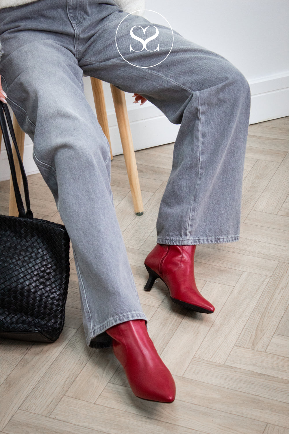 WONDERS RED POINTED TOE KITTEN HEEL ANKLE BOOTS G-7111