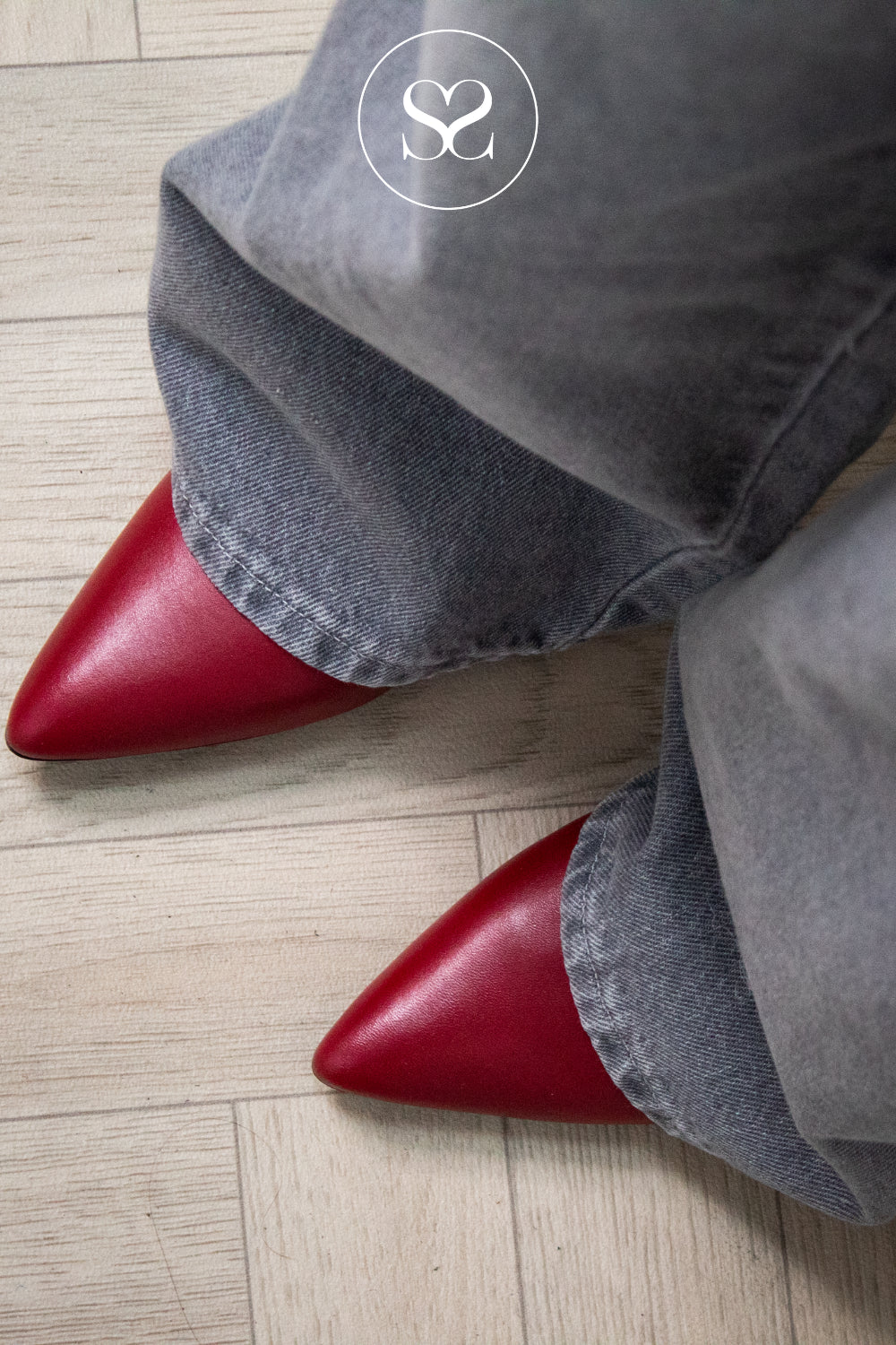 WONDERS RED POINTED TOE KITTEN HEEL ANKLE BOOTS G-7111