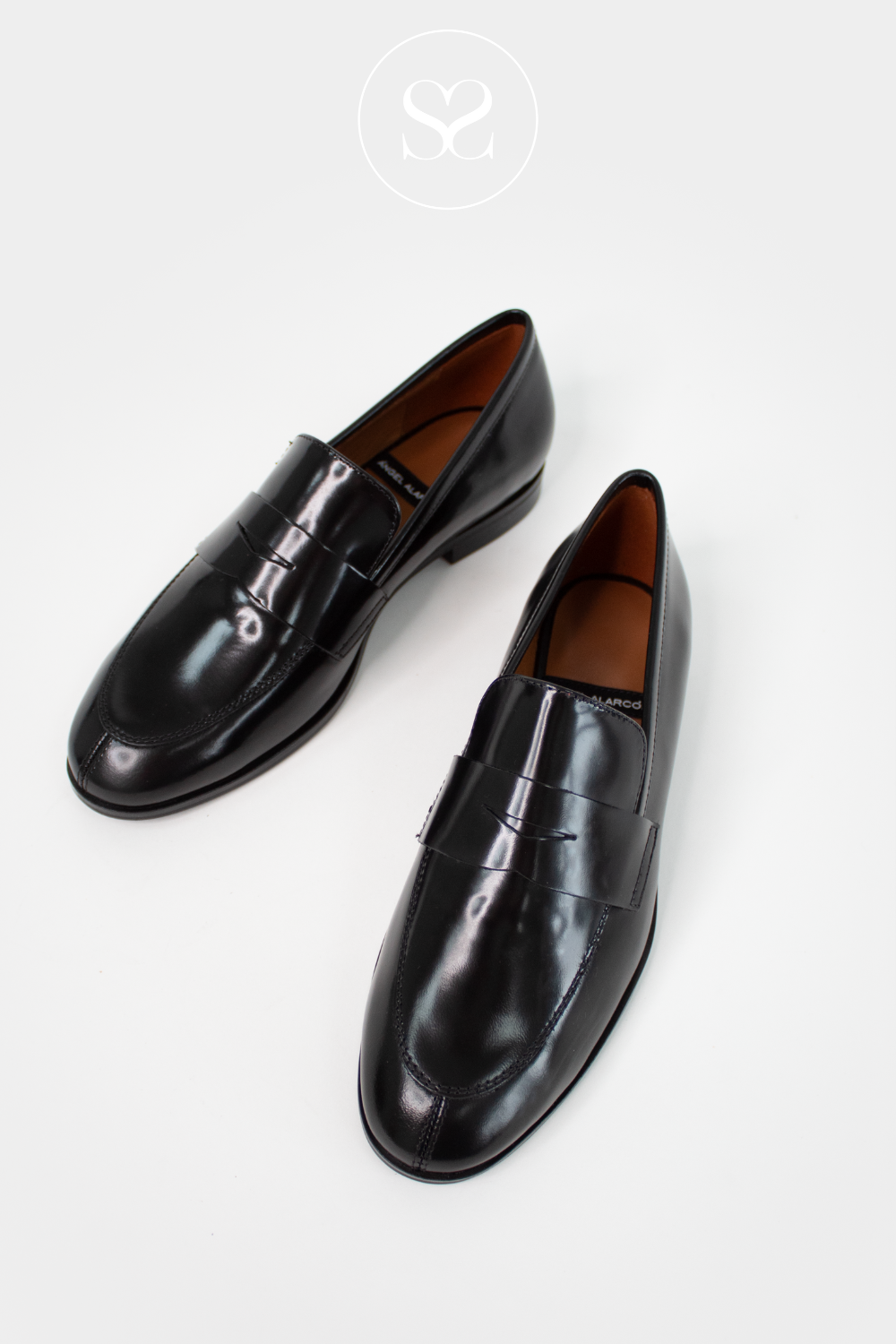 ANGEL ALARCON ZAMA BLACK LEATHER PATENT FLAT LOAFER FOR WOMEN WITH ROUNDED TOE AND SOFT LEATHER INNER FOR ALL DAY COMFORT