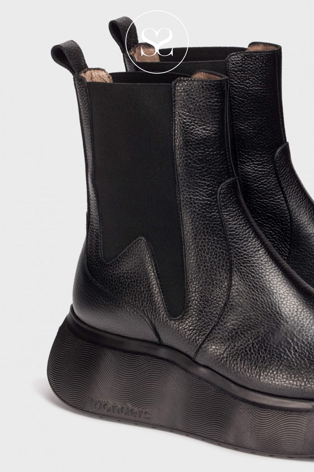 COMFORTABLE LIGHTWEIGHT WEDGE CHELSEA BOOTS FROM WONDERS IN BLACK LEATHER