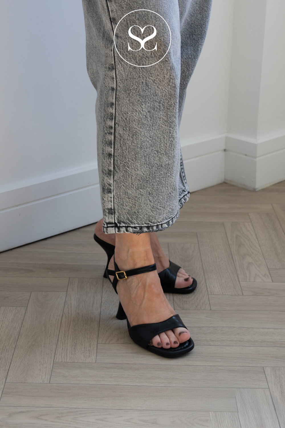 Unisa Black Strappy Sandals - Sabor