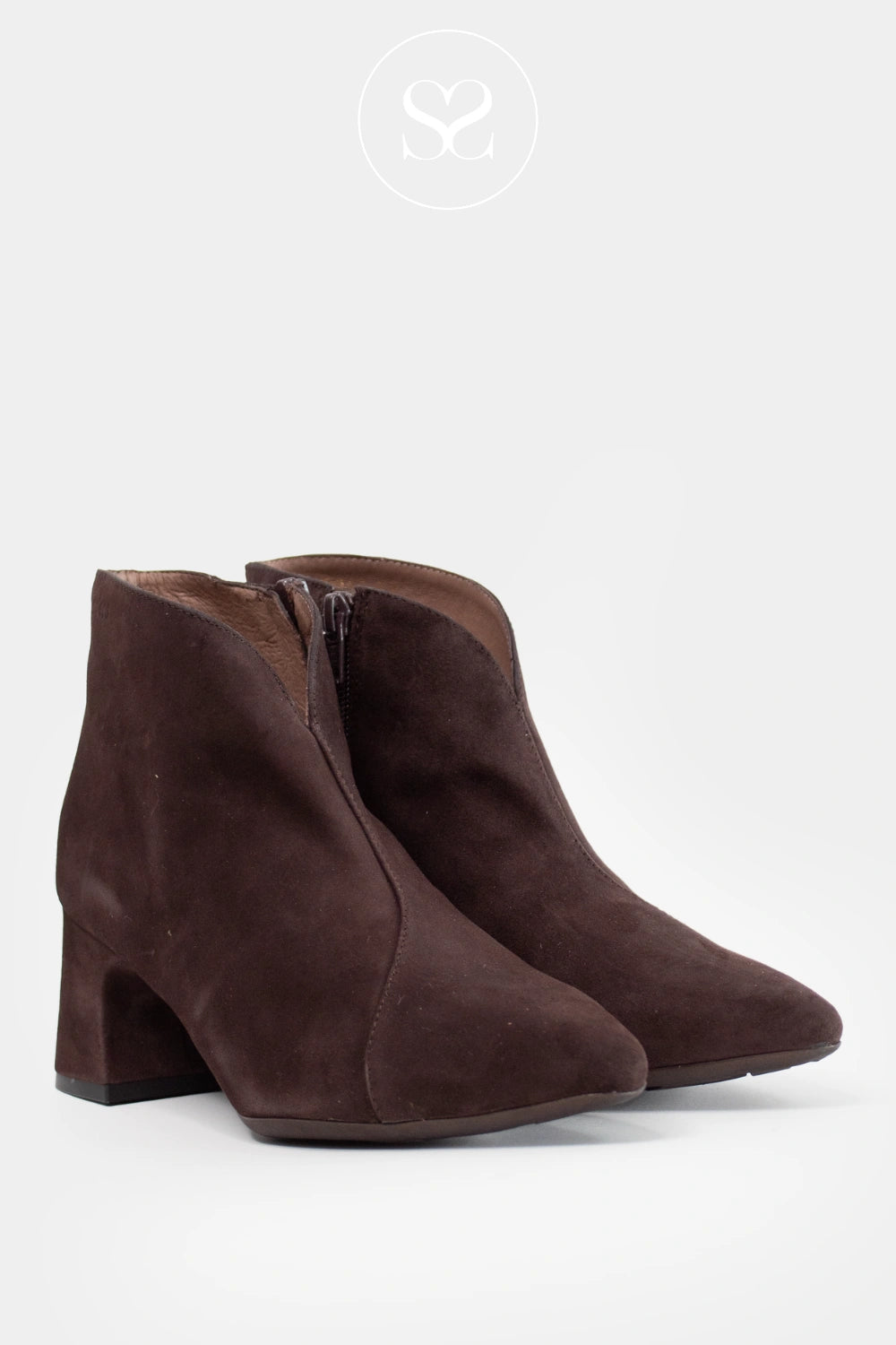 WONDERS BROWN SUEDE POINTED TOE BLOCK HEEL ANKLE BOOTS I-9013