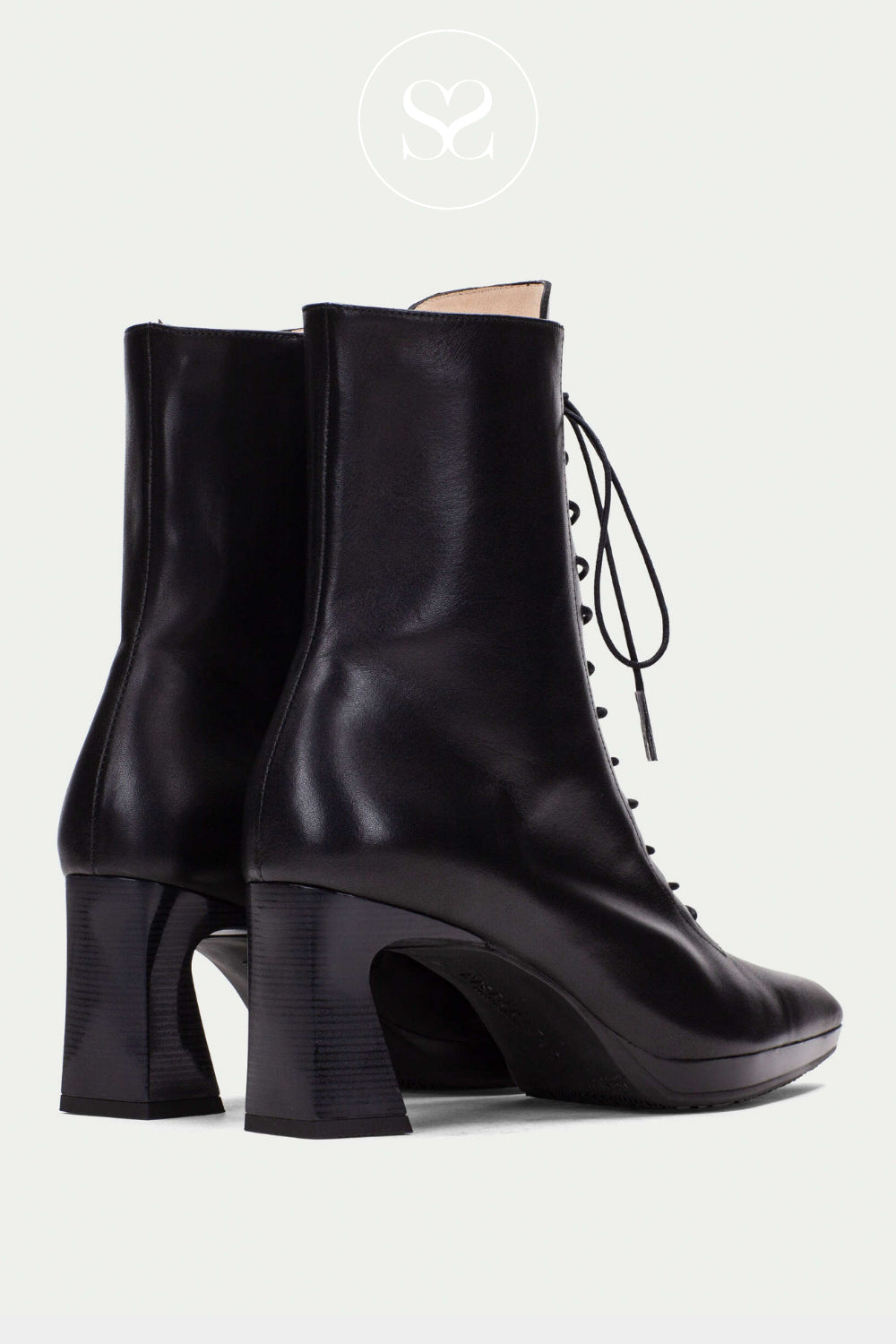 Comfortable black leather boots for women with pointed toe from Hispanitas