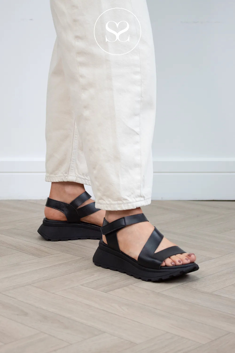 Oh My Sandals Black wedge Walking Sandals 5955