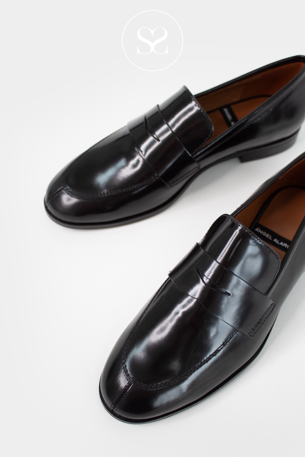 ANGEL ALARCON BLACK LEATHER PATENT LOAFER WITH 1CM BLOCK HEEL, ROUNDED TOE AND PATENT/GLOSSY LOOK