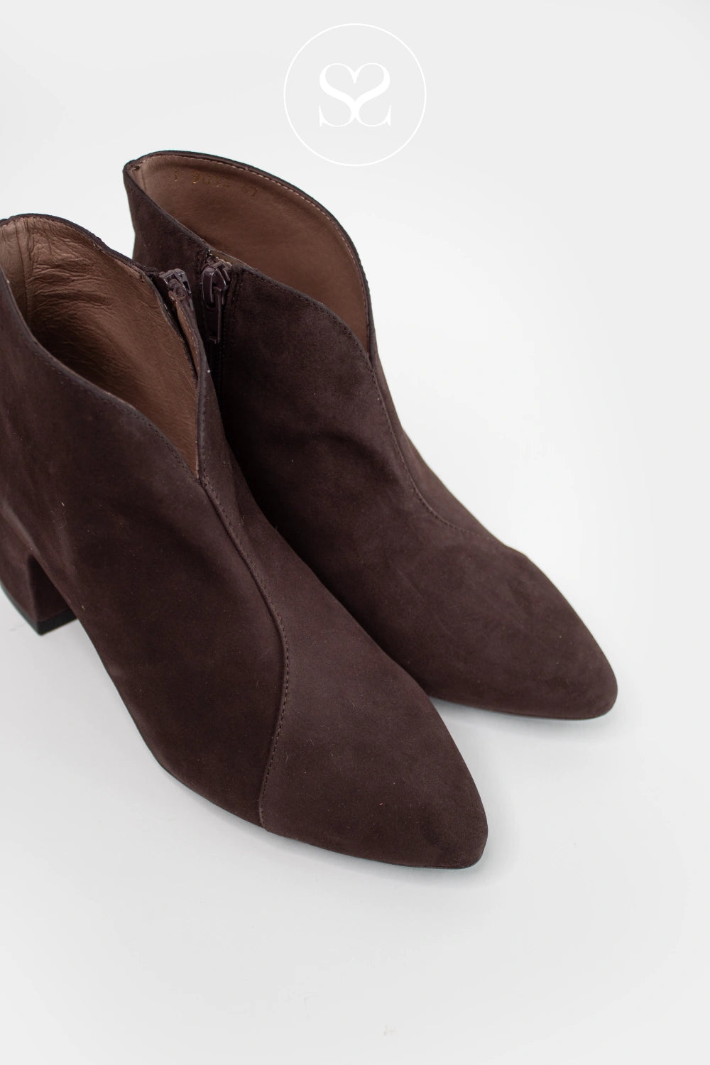 WONDERS BROWN SUEDE POINTED TOE BLOCK HEEL ANKLE BOOTS I-9013