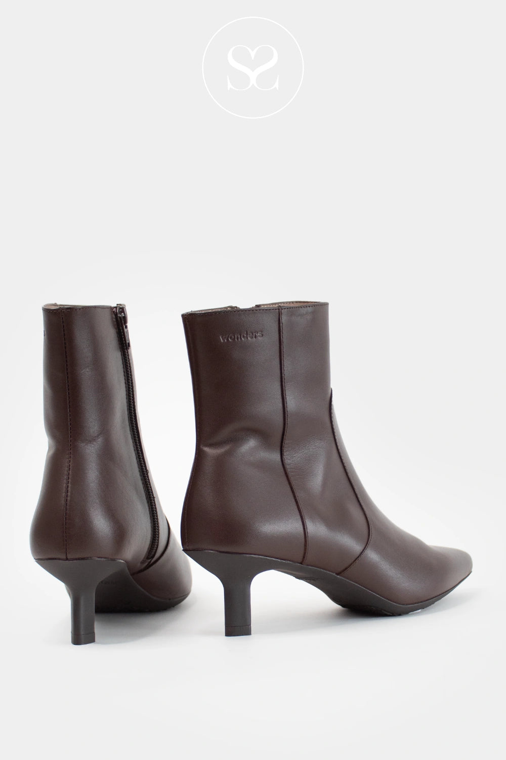 WONDERS CHOCOLATE BROWN POINTED TOE KITTEN HEEL ANKLE BOOTS G-7111