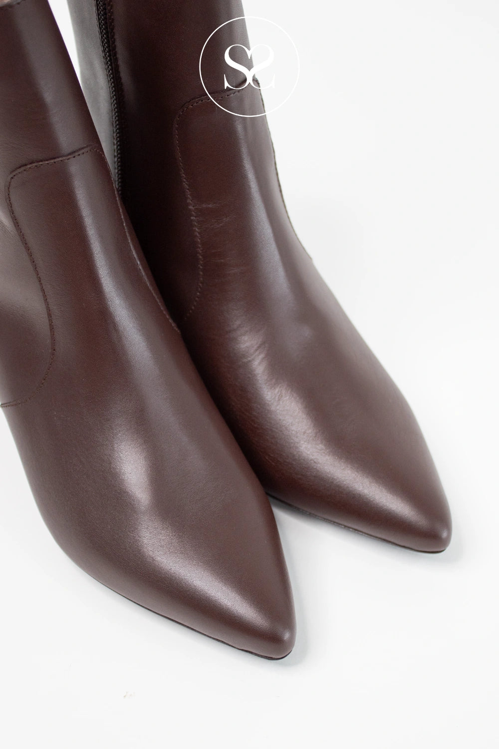 WONDERS CHOCOLATE BROWN POINTED TOE KITTEN HEEL ANKLE BOOTS G-7111