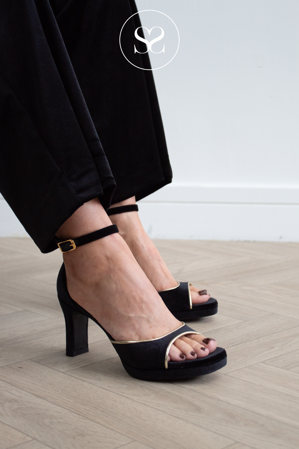 Unisa Black Velvet Block Heel Platform Sandal Saete
