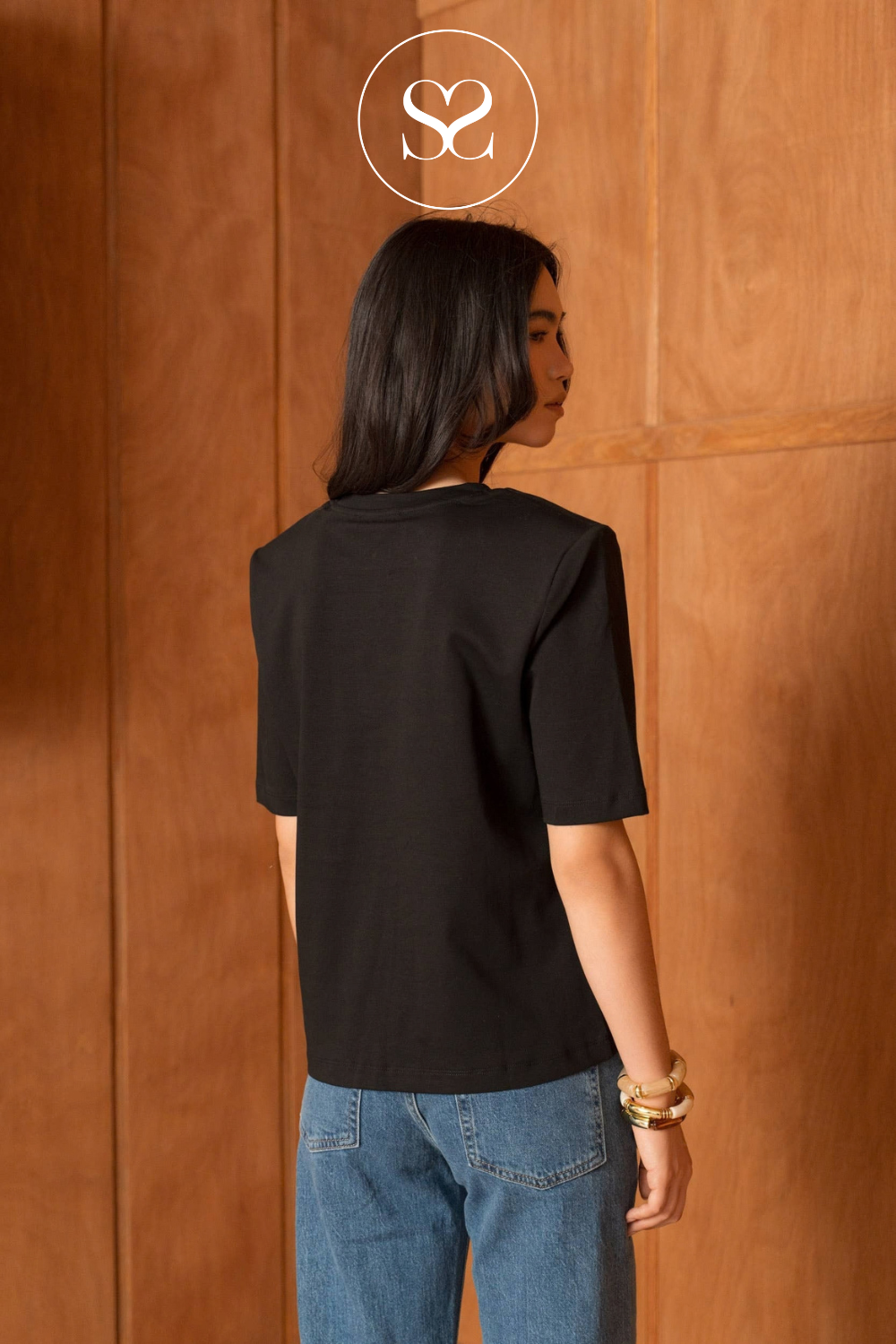 Black Boxy T-shirt with Shoulder Pads — JW062