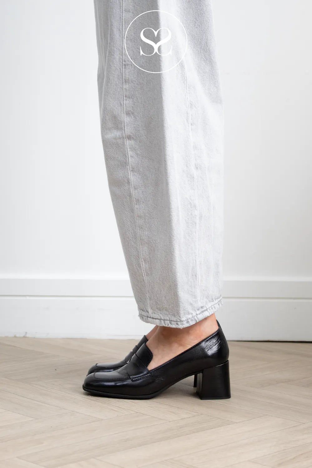 Wonders Black Leather Heeled Loafers - H-7002