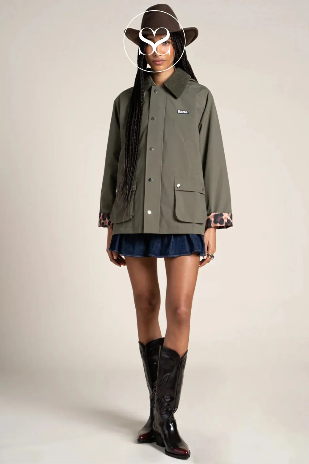 Flotte short rainproof jacket. Khaki waterproof everydaywear coat.
