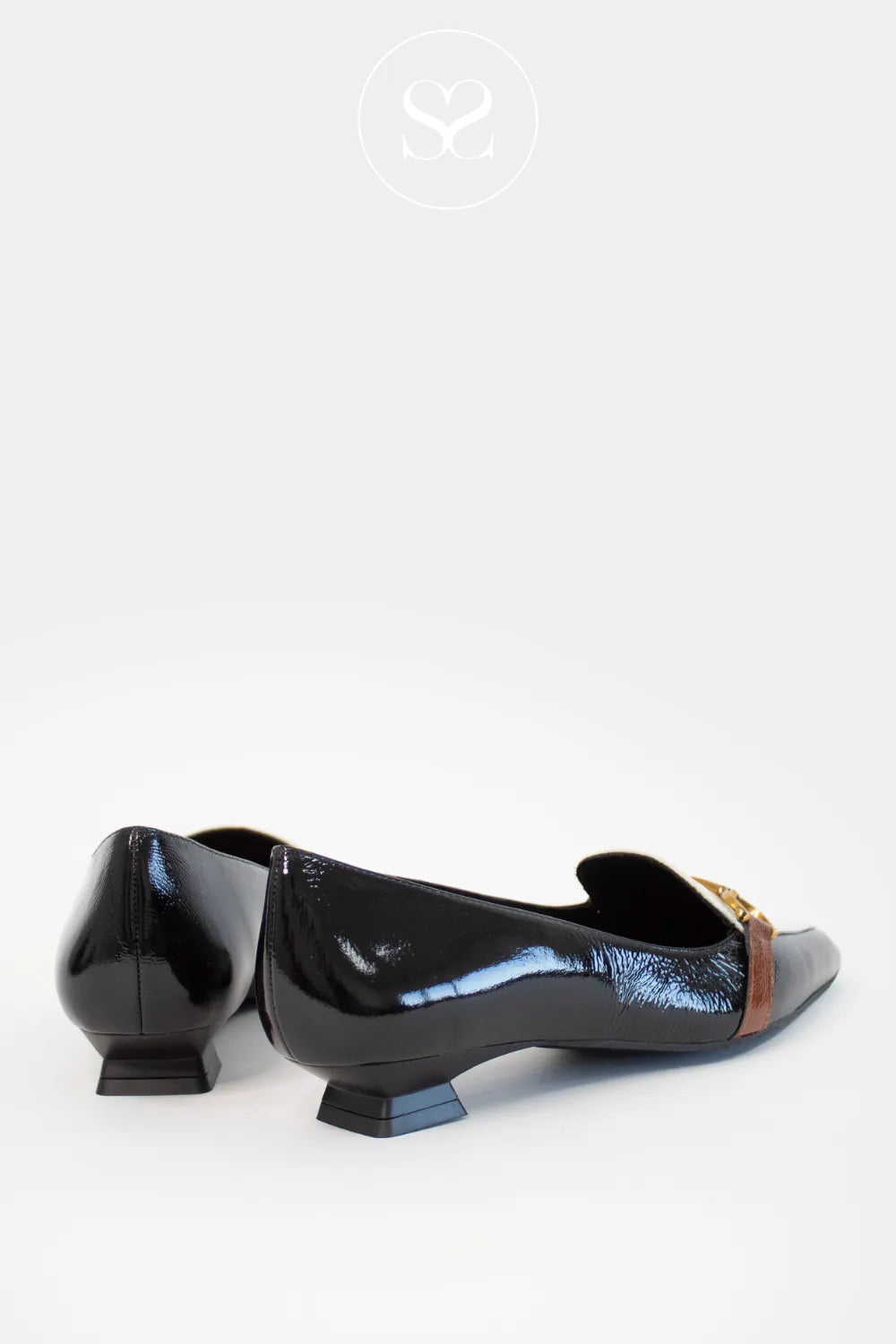 LODI BLACK/IVORY PATENT POINTED TOE LOW FLARED HEEL SHOES BED5530