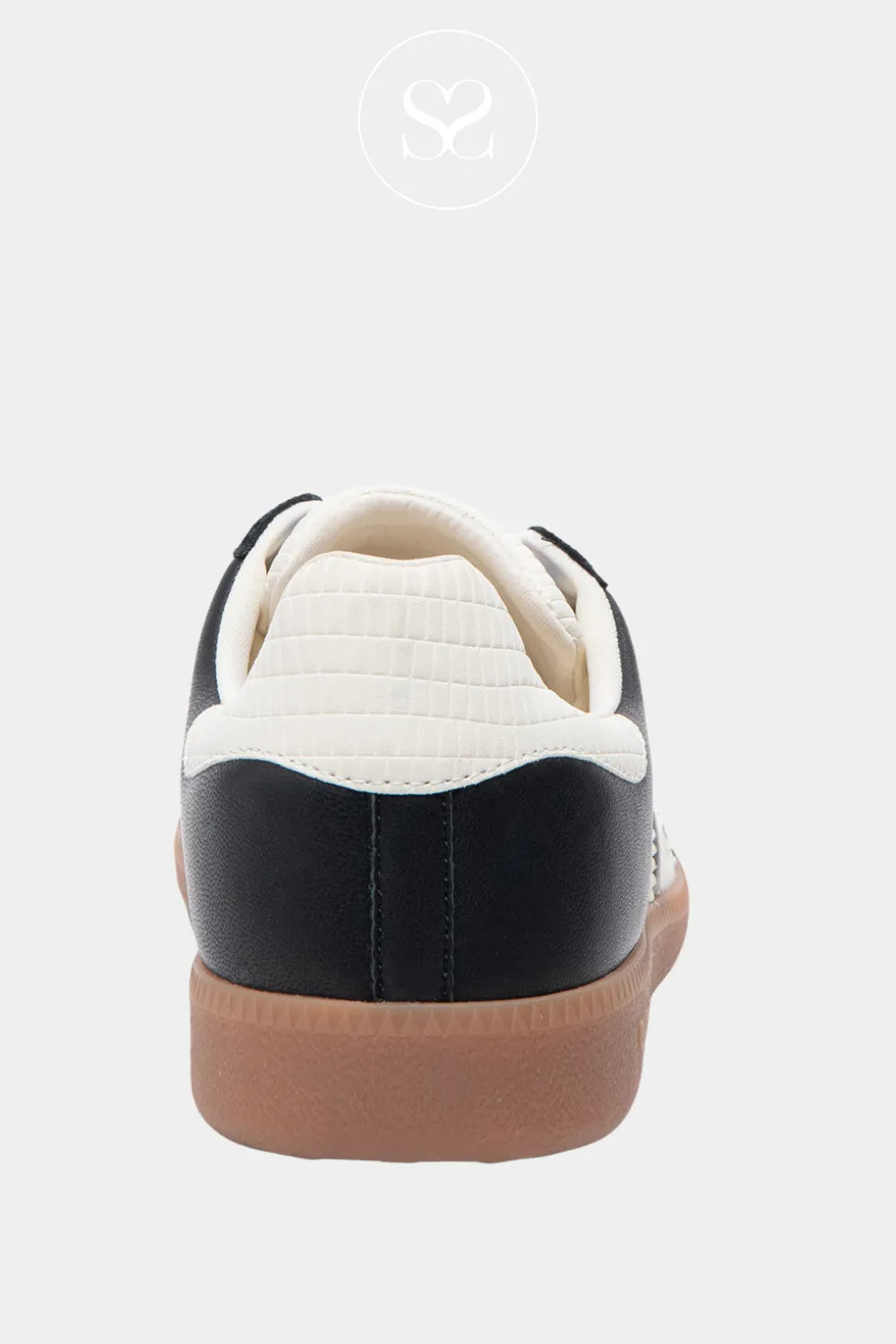BACK70 BLACK LEATHER LOW PROFILE TRAINERS CLOUD N24 WITH WHITE HEEL DETAIL