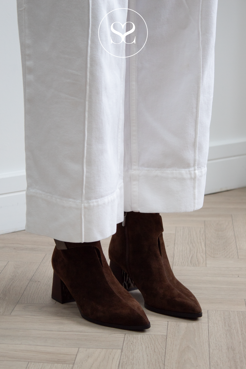 Loretta Vitale Brown Suede Block Heel Ankle Boots C96106