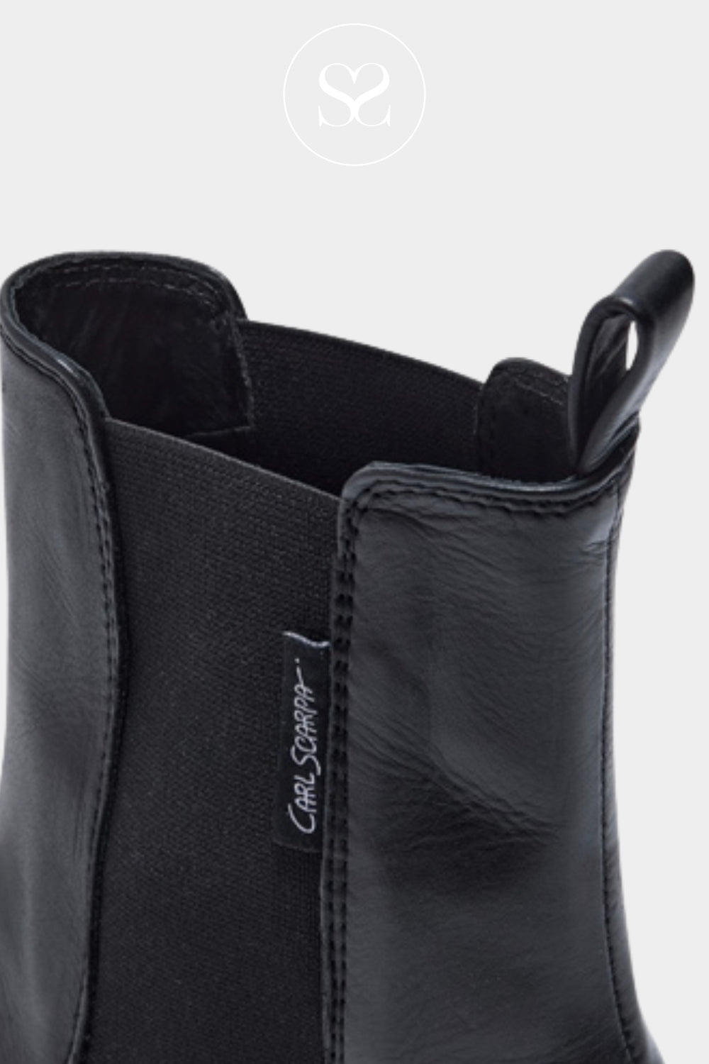 CARL SCARPA BLACK LEATHER CHELSEA BOOTS WITH ELASTICATED SIDE PANELS AND PULL TAB AT THE FRONT ZENNIE