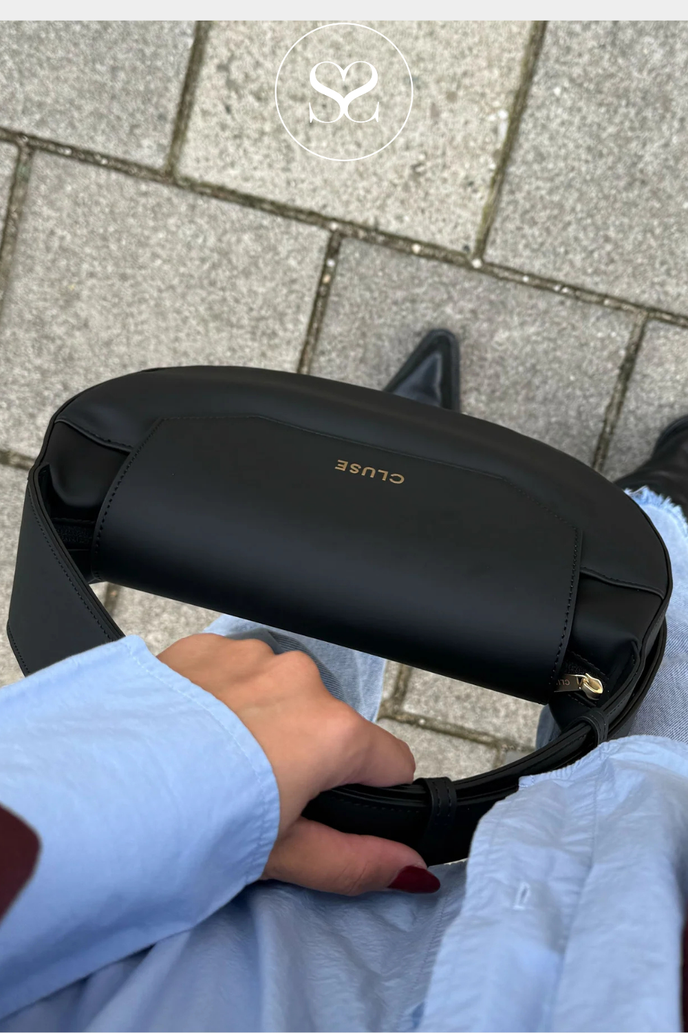 CLUSE BLACK CROSSBODY BAG - CX04901