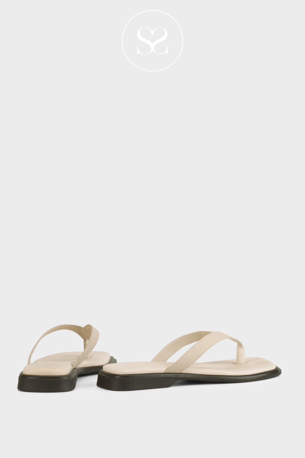 Vagabond Off-White Flat Sandals Izzy 5913-401