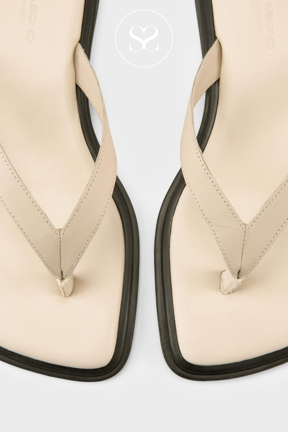 Vagabond Off-White Flat Sandals Izzy 5913-401