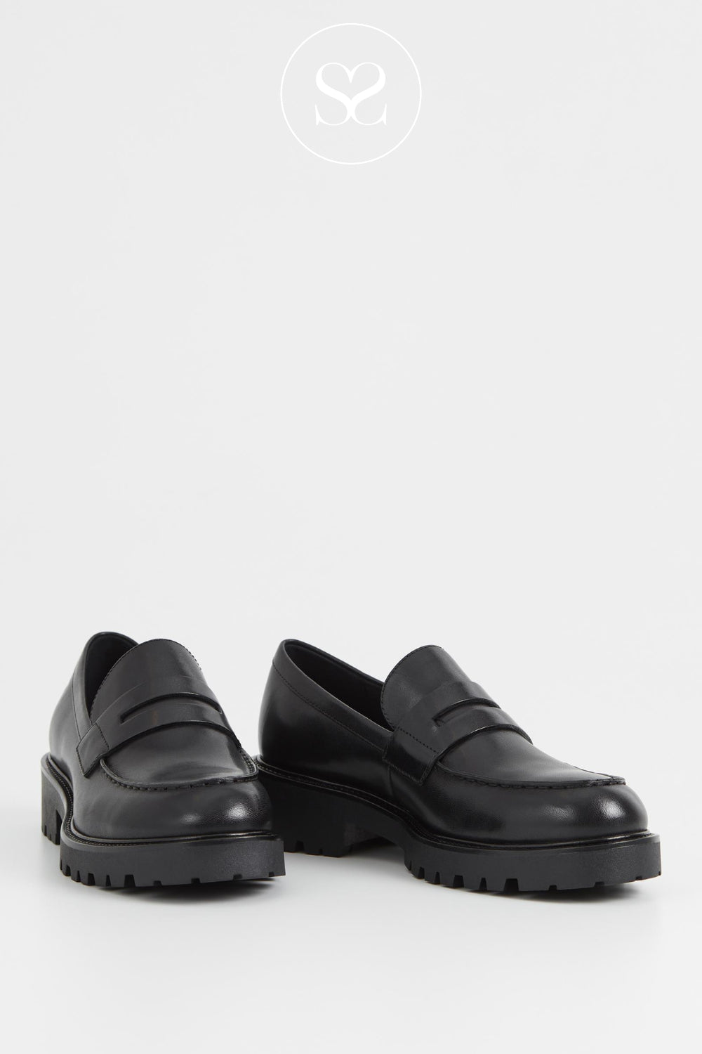 Classic black chunky loafer in leather for women from vagabond shoemakers - Ireland
