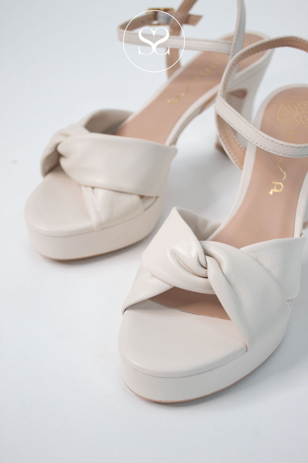 Cream leather platform heels. Block heel, adjustable ankle strap, knotted strap.