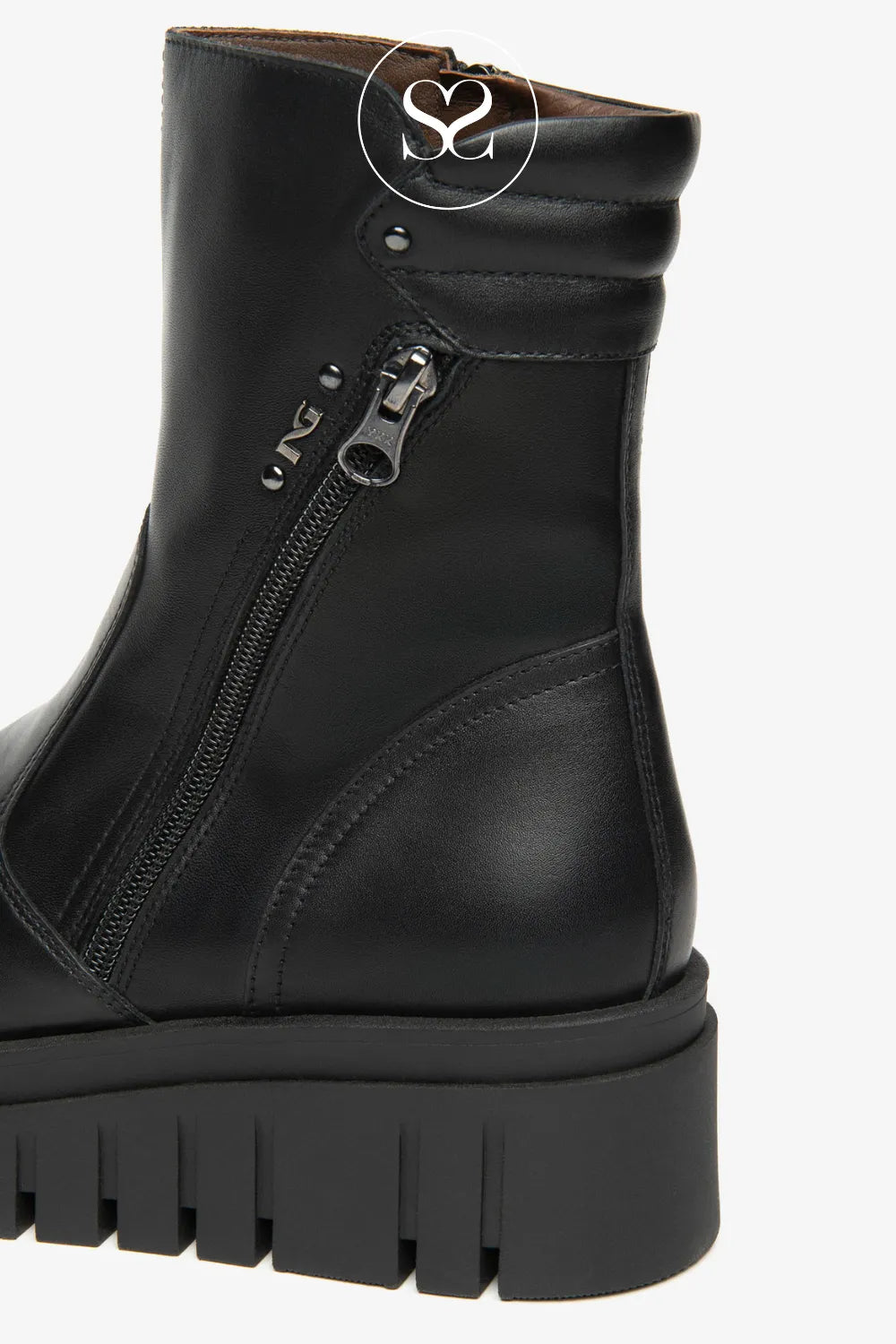 Nero Giardini back wedge boot with decorative zip
