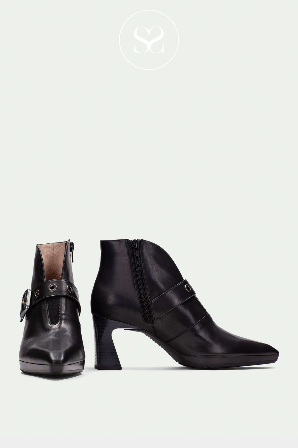 HISPANIAS BLACK LEATHER POINTED TOE ANKLE BOOTS WITH A FLARED BLOCK HEEL HI254244