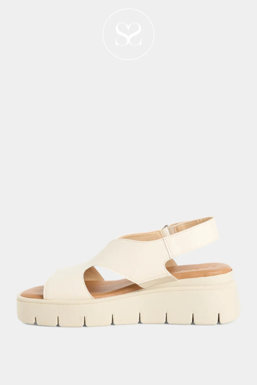 Tamaris Off-White Sling Back Chunky Sandals 1-28270-42 Adjustable elasticated sling-back strap for a flexible fit